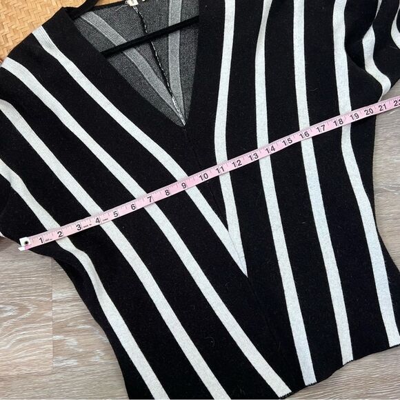 Anthropologie moth vertical stripe v neck sweater black‎ & white womens size XS - Picture 5 of 8